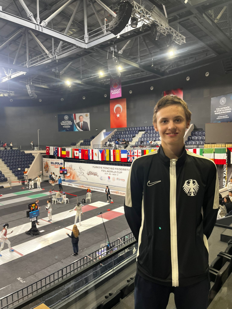 Die Nummer eins der U17 Rangliste und die Nummer acht bei der U20, Kirill Schimann, focht in Istanbul zwei Turniere ...