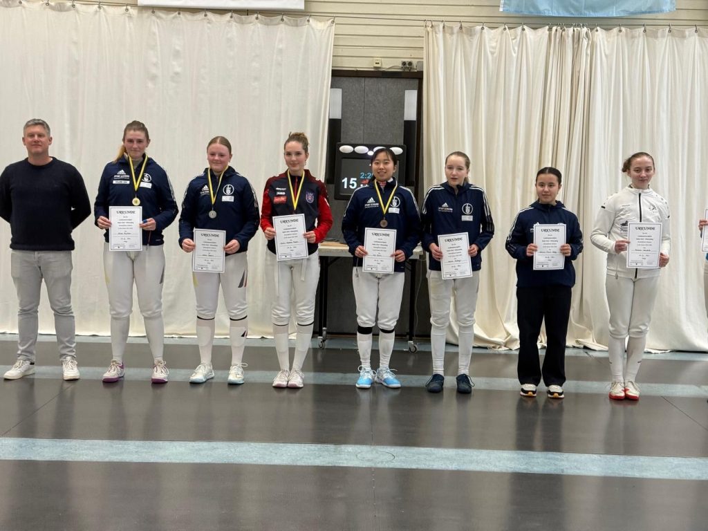 Bei den Landesmeisterschaften der U17 und der Senioren in Tauberbischofsheim feierte der PSV ein sehr erfolgreiches erstes Adventswochenende – mit vier Titeln sowie zahlreichen Podestplätzen im Einzel und im Team ...