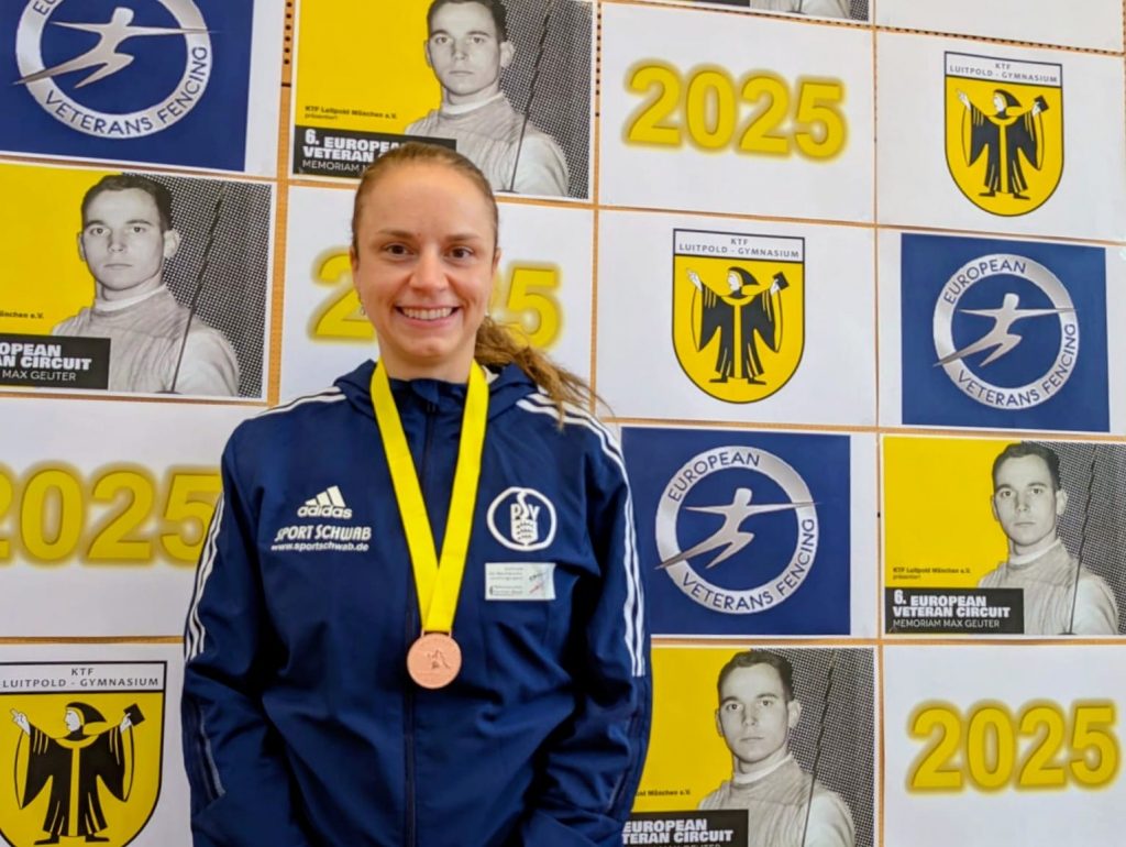 Beim EVF Circuit Memoriam Max Geuter Turnier in München stand Mona Lisa Merkert am Nikolaustag in der Altersklasse O40 auf dem Podest.