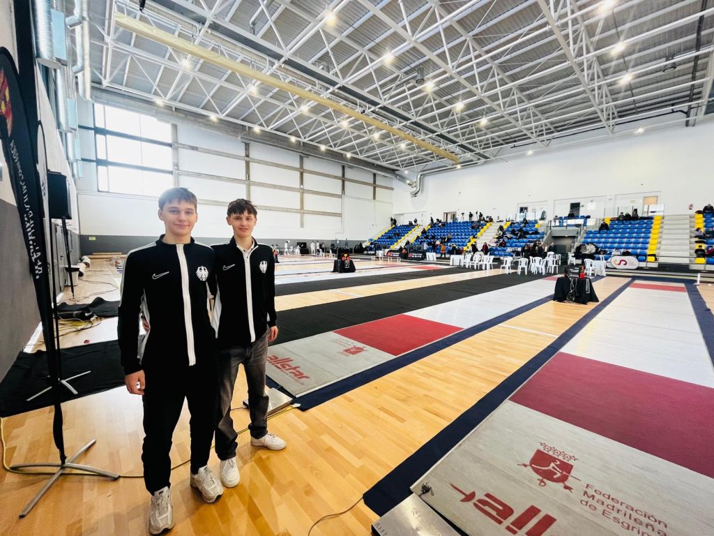 Beim Weltcup in Madrid zeigten die beiden U17-Fechter Michel Mäder und Kirill Schimann eine überzeugende Leistung.