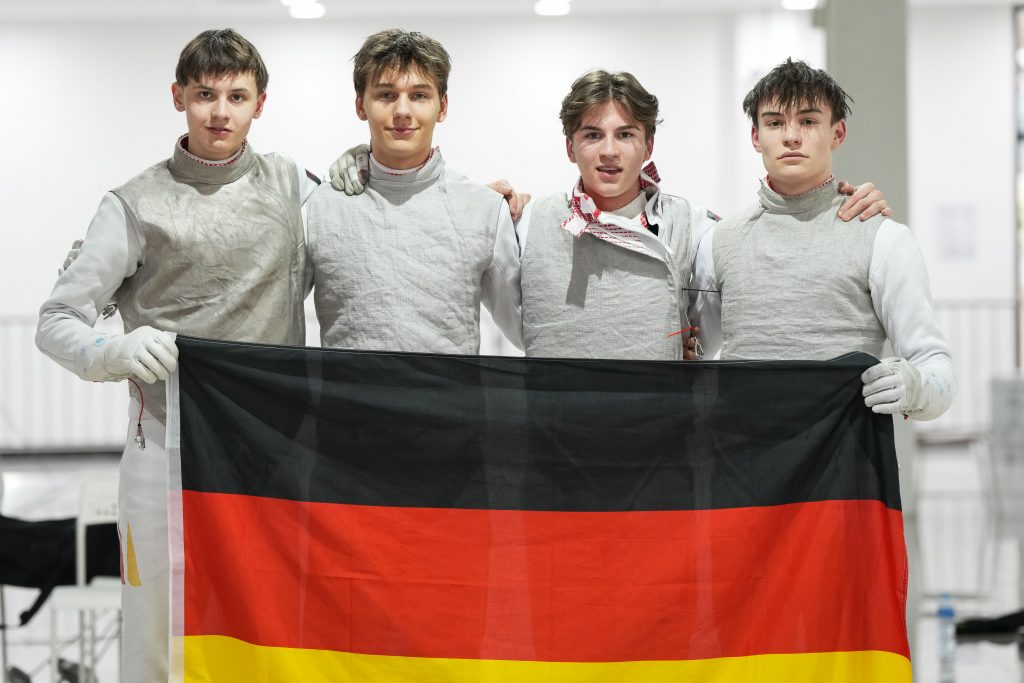 Das deutsche U17 Nationalteam mit den Stuttgarter PSV-Fechtern Kirill Schimann und Michel Mäder beendeten die Mannschaftseuropameisterschaften mit einem sehr guten vierten Platz unter 19 Mannschaften.