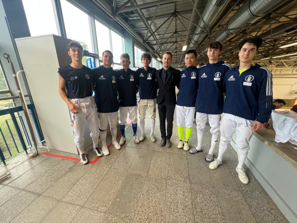 Starker Auftakt für den PSV Stuttgart: Mit einer Silbermedaille für Kirill Schimann sowie zwei weiteren Top-10-Platzierungen kehrten die Stuttgarter Fechterinnen und Fechter vom U20-Qualifikationsturnier in Jena zurück.